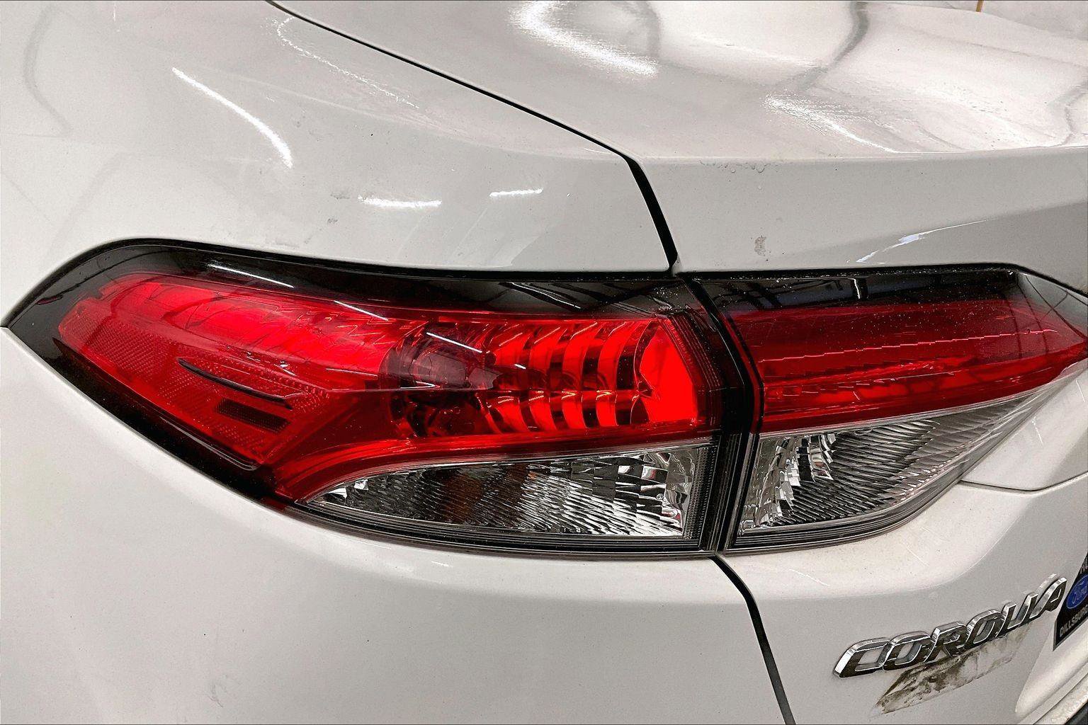 Used 2020 Toyota Corolla LE image 28