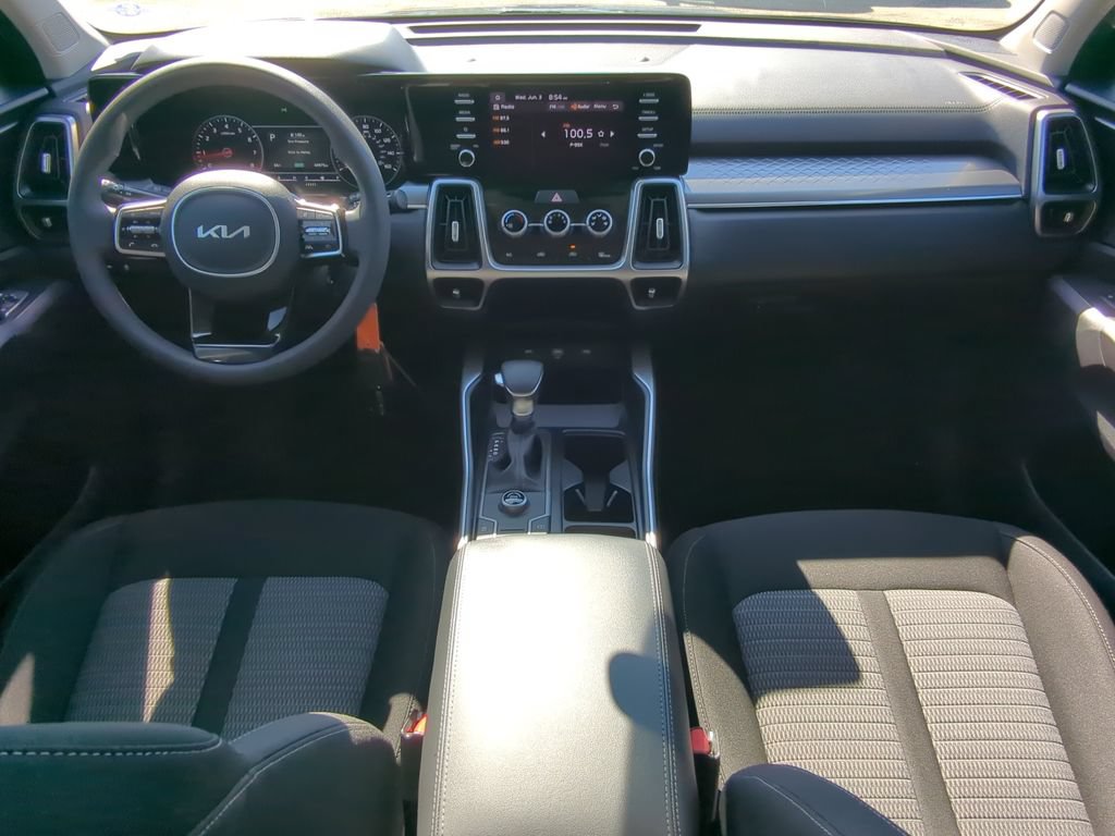 Used 2023 Kia Sorento LX FWD image 13