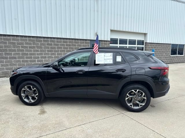 Used 2025 Chevrolet Trax LT FWD image 10