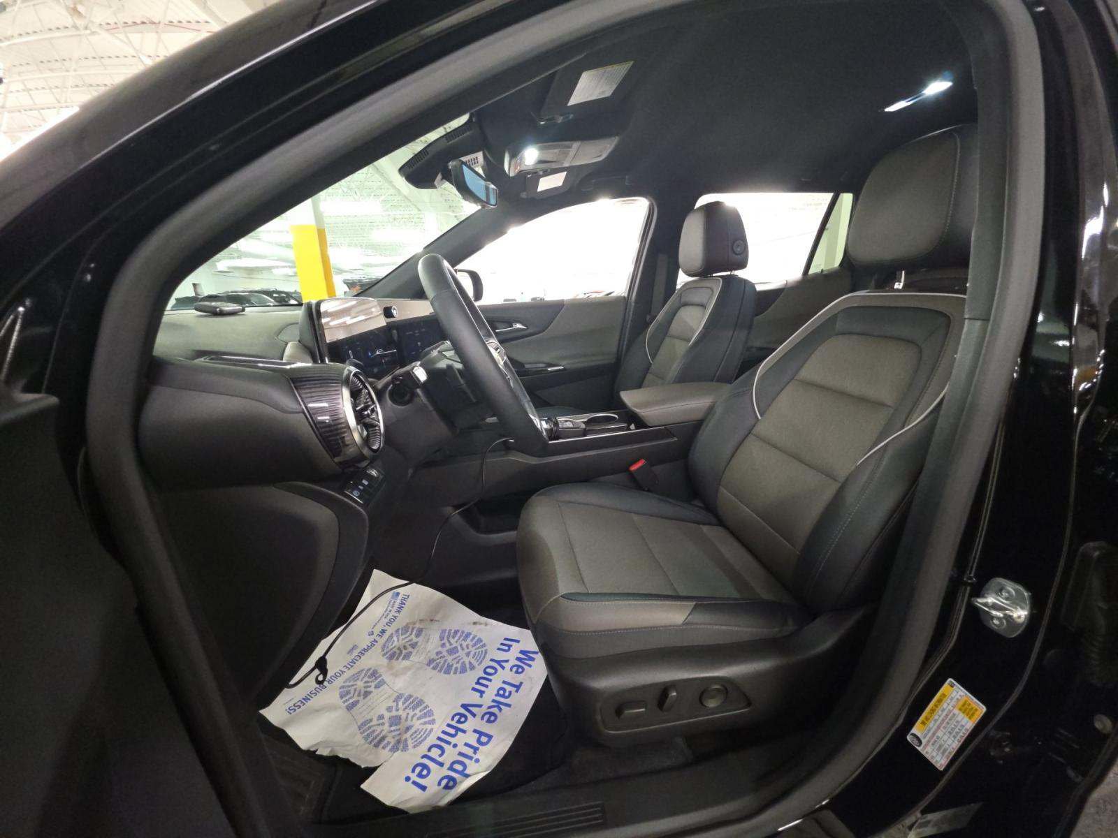 Used 2025 Chevrolet Equinox LT w/ Convenience Package II FWD image 4