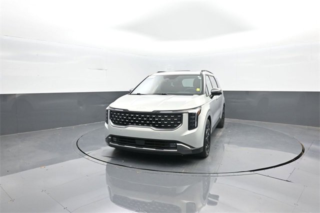 Used 2025 Kia Carnival SX Prestige image 3