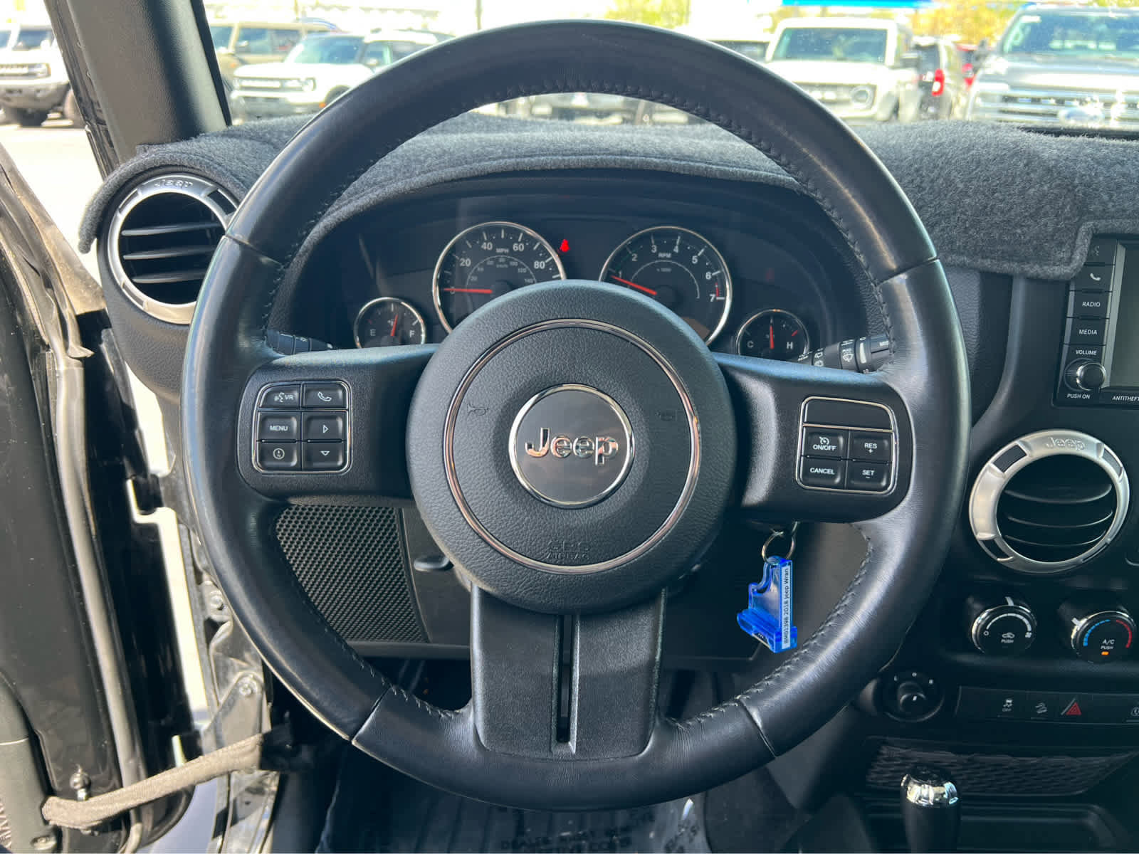 Used 2018 Jeep Wrangler Sahara w/ Connectivity Group AWD/4WD image 30