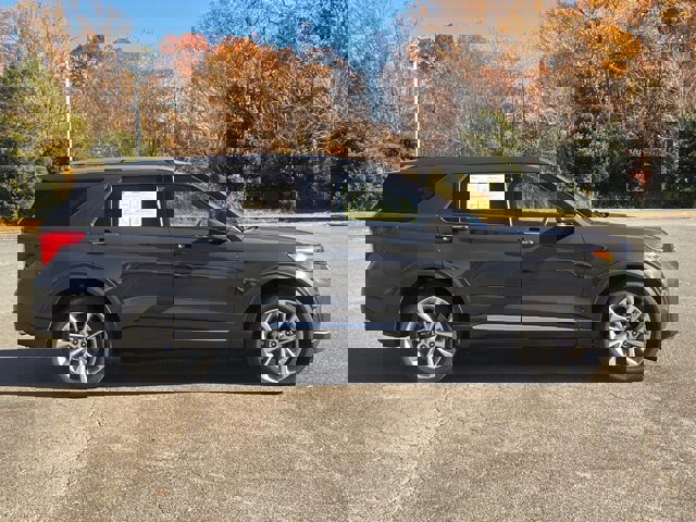 Certified 2022 Ford Explorer Platinum w/ Equipment Group 601A image 6