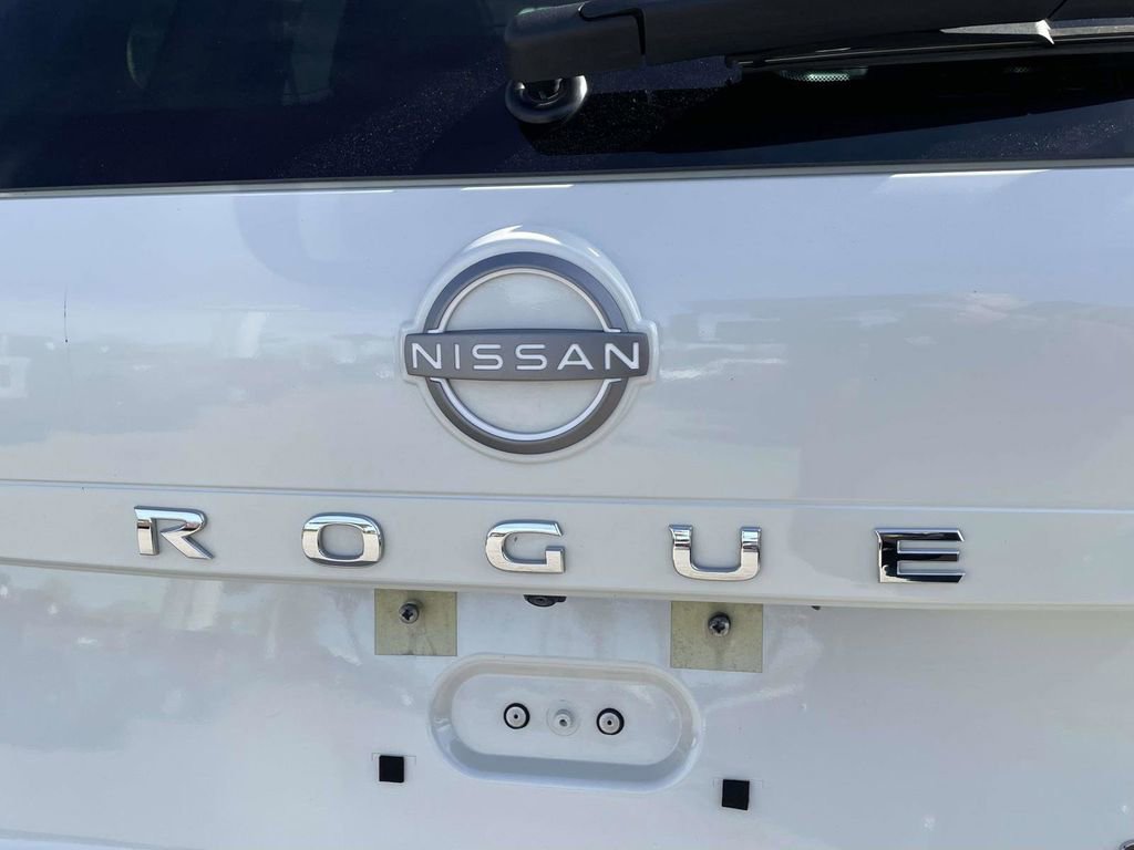 Used 2023 Nissan Rogue SV image 9