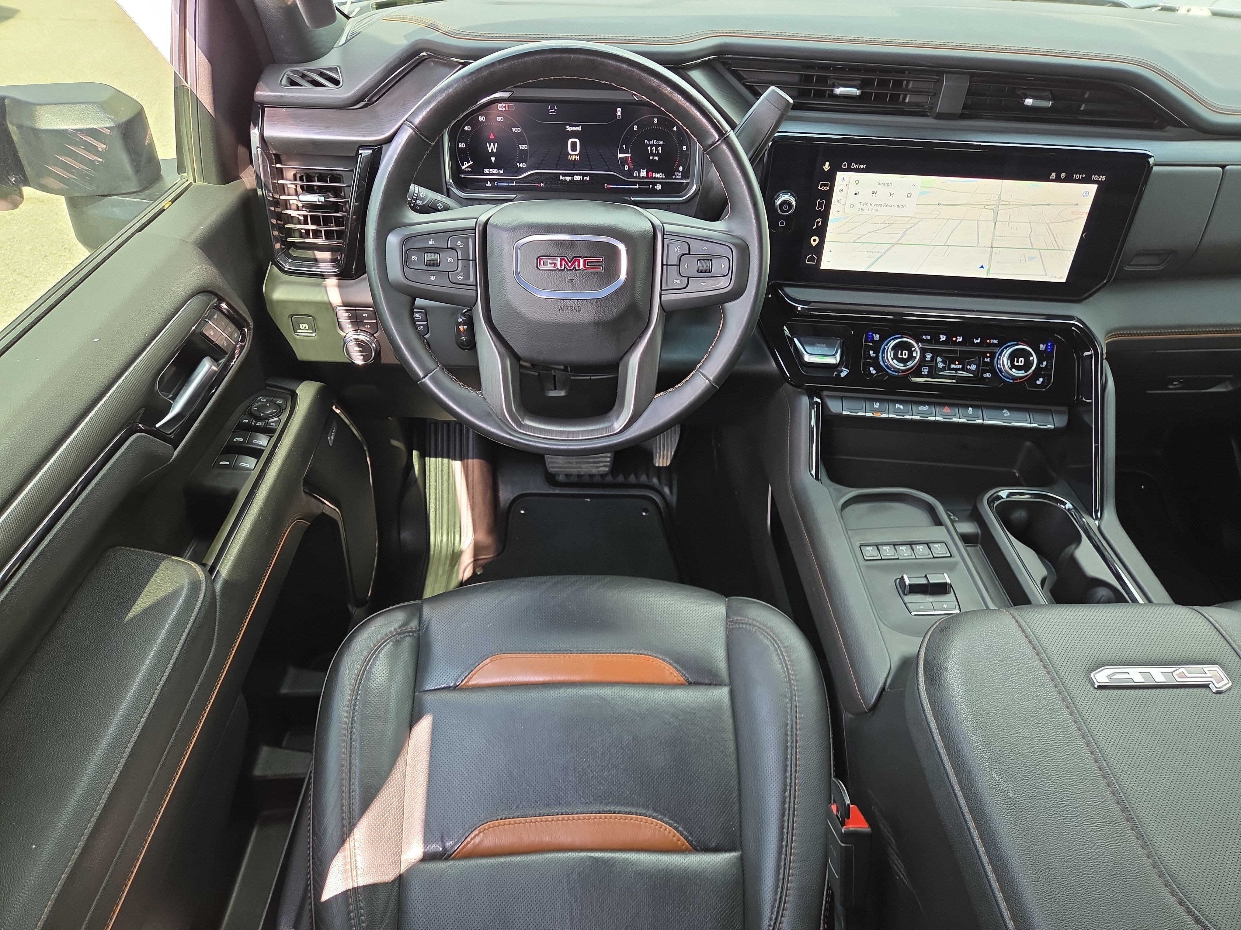 Used 2025 GMC Sierra 2500 AT4 w/ Technology Package AWD/4WD image 12