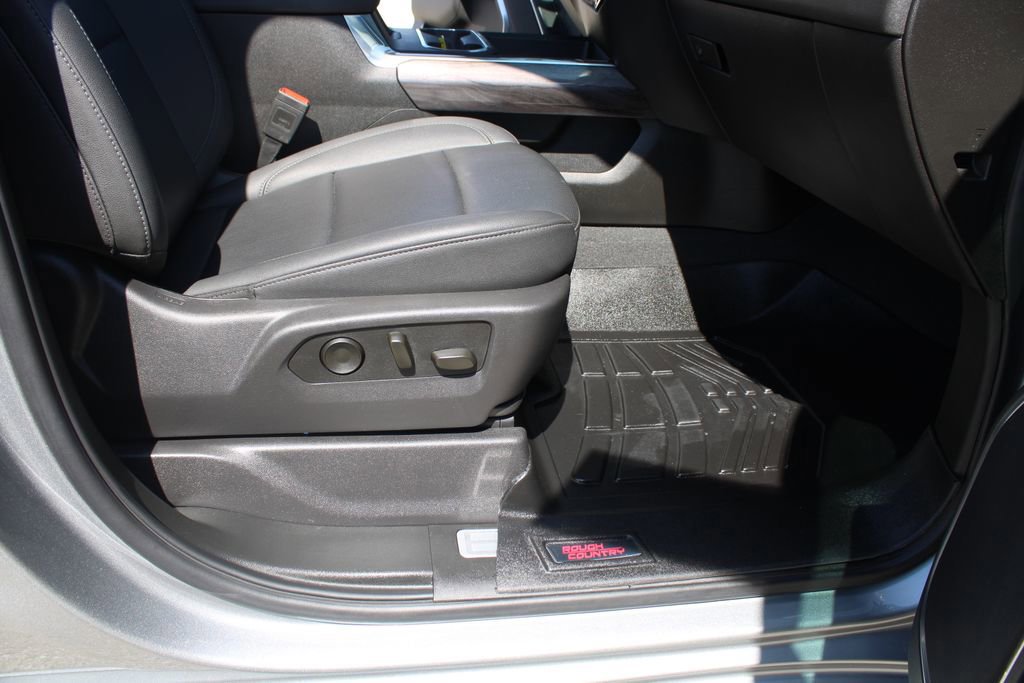 Used 2025 Chevrolet Silverado 2500 LTZ w/ LTZ Convenience Package image 10