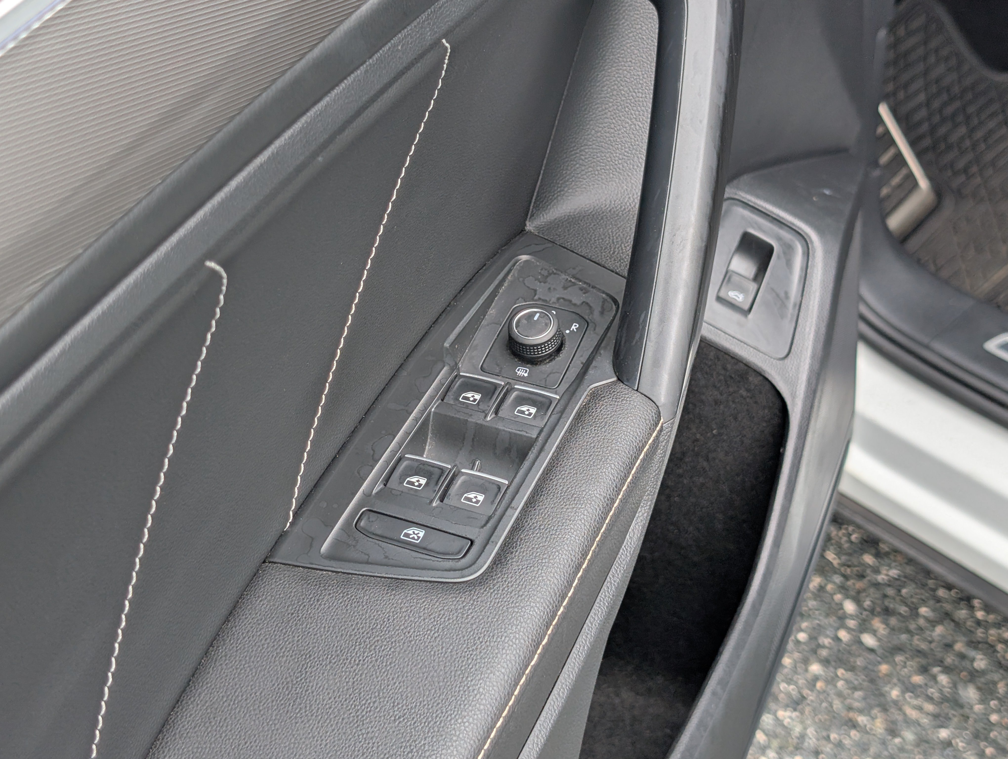 Used 2023 Volkswagen Tiguan SE R-Line FWD image 22