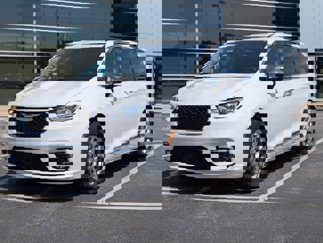 Used 2023 Chrysler Pacifica Limited