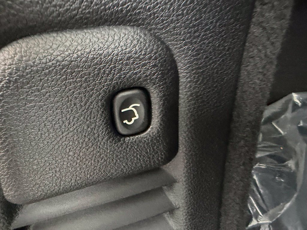 Used 2021 Dodge Durango R/T w/ Blacktop Package AWD/4WD image 29