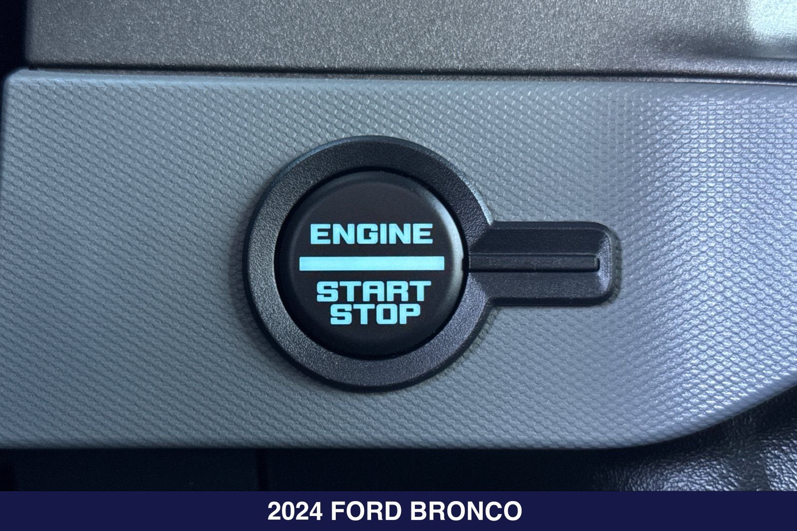 Certified 2024 Ford Bronco Black Diamond AWD/4WD image 25