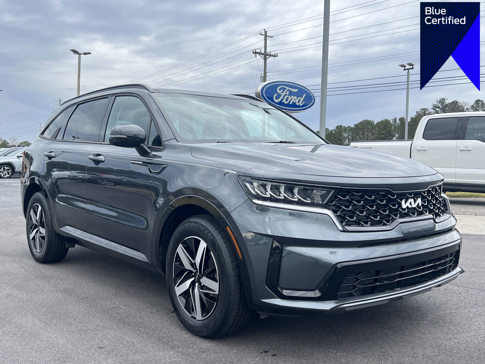 Used 2022 Kia Sorento S w/ Panoramic Sunroof Package image 1