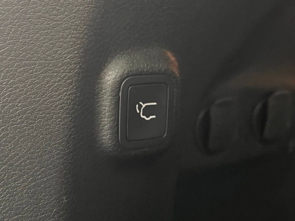 Used 2022 Jeep Cherokee Trailhawk w/ Premium Leather Package image 15