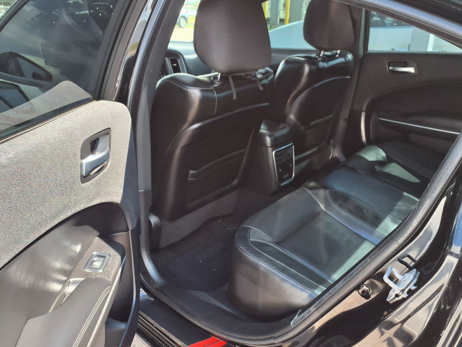 Used 2019 Dodge Charger SXT w/ Leather Interior Group RWD image 17