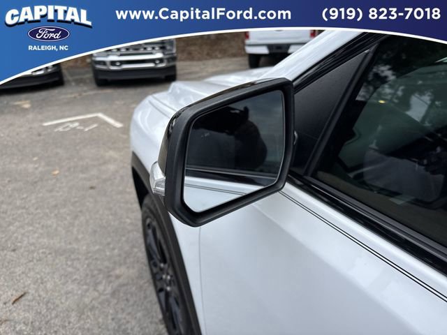 Used 2023 GMC Acadia SLE w/ Driver Convenience Package image 12