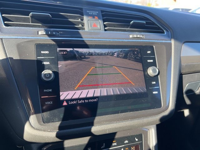 Used 2022 Volkswagen Tiguan SE w/ Panoramic Sunroof Package image 11