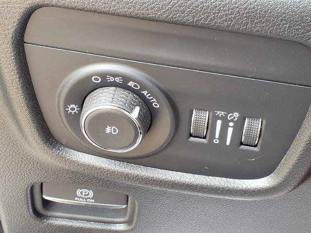Used 2024 Jeep Grand Cherokee L Limited w/ Black Appearance Package RWD image 19