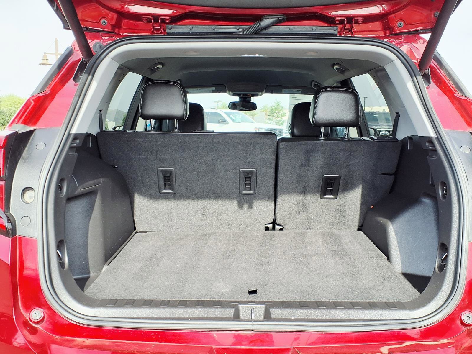 Used 2023 GMC Terrain SLT image 16