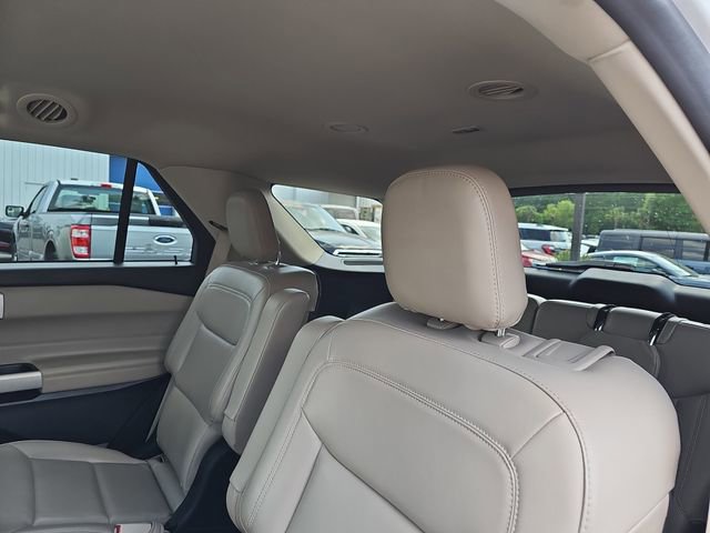 Certified 2021 Ford Explorer XLT w/ Equipment Group 202A RWD image 17