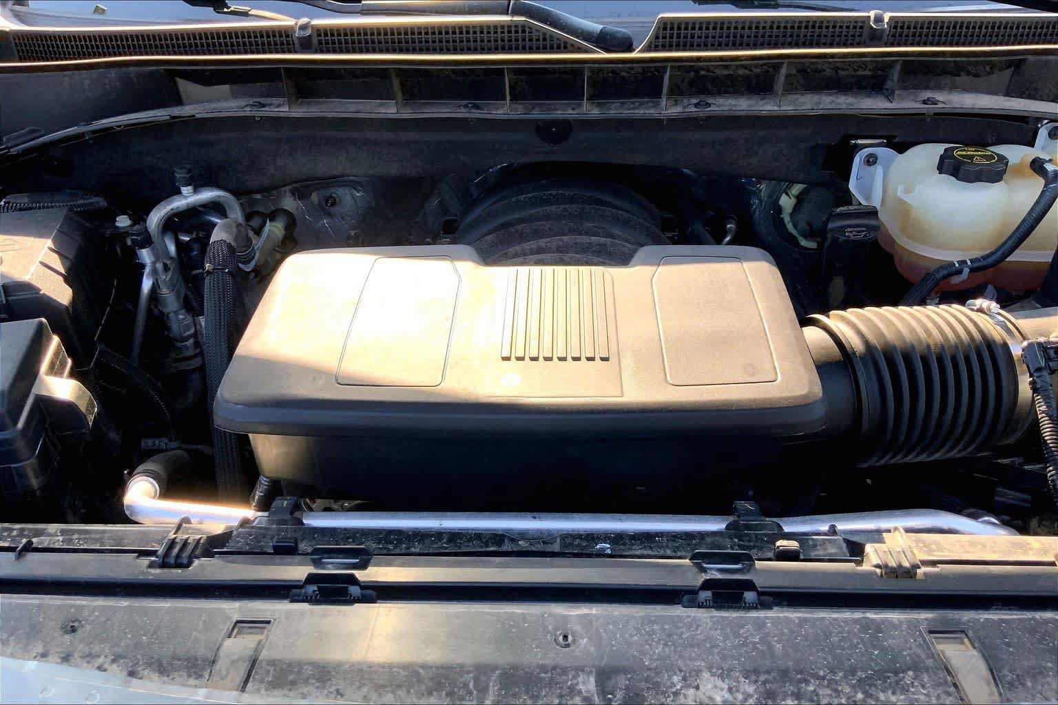 Used 2024 GMC Yukon AT4 w/ Technology Package AWD/4WD image 32