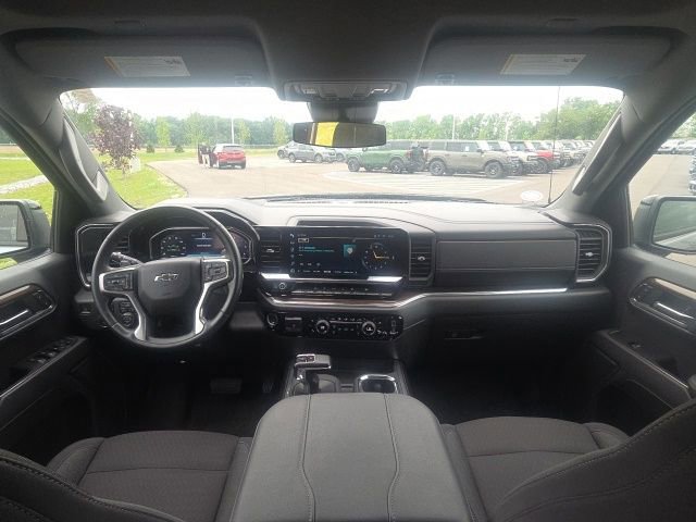 Used 2023 Chevrolet Silverado 1500 RST w/ Redline Edition AWD/4WD image 15