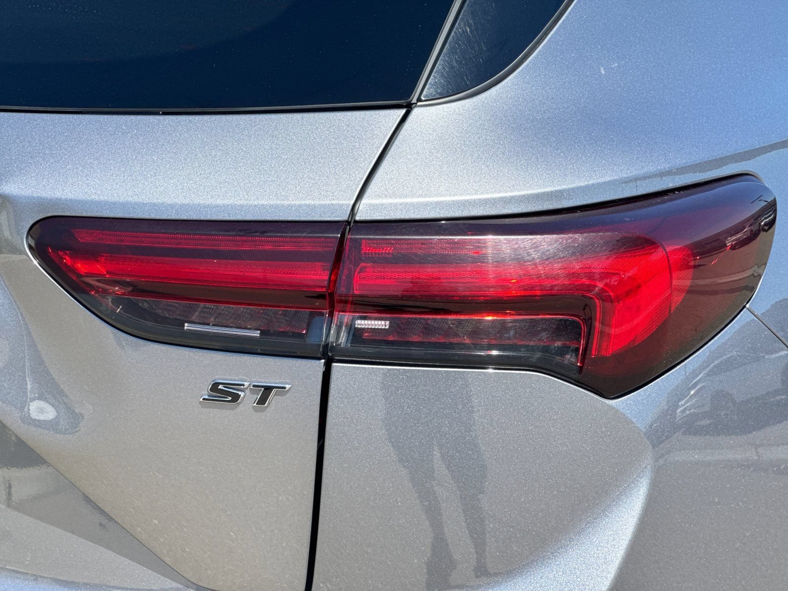 Used 2022 Buick Envision Essence w/ Sport Touring Package FWD image 38