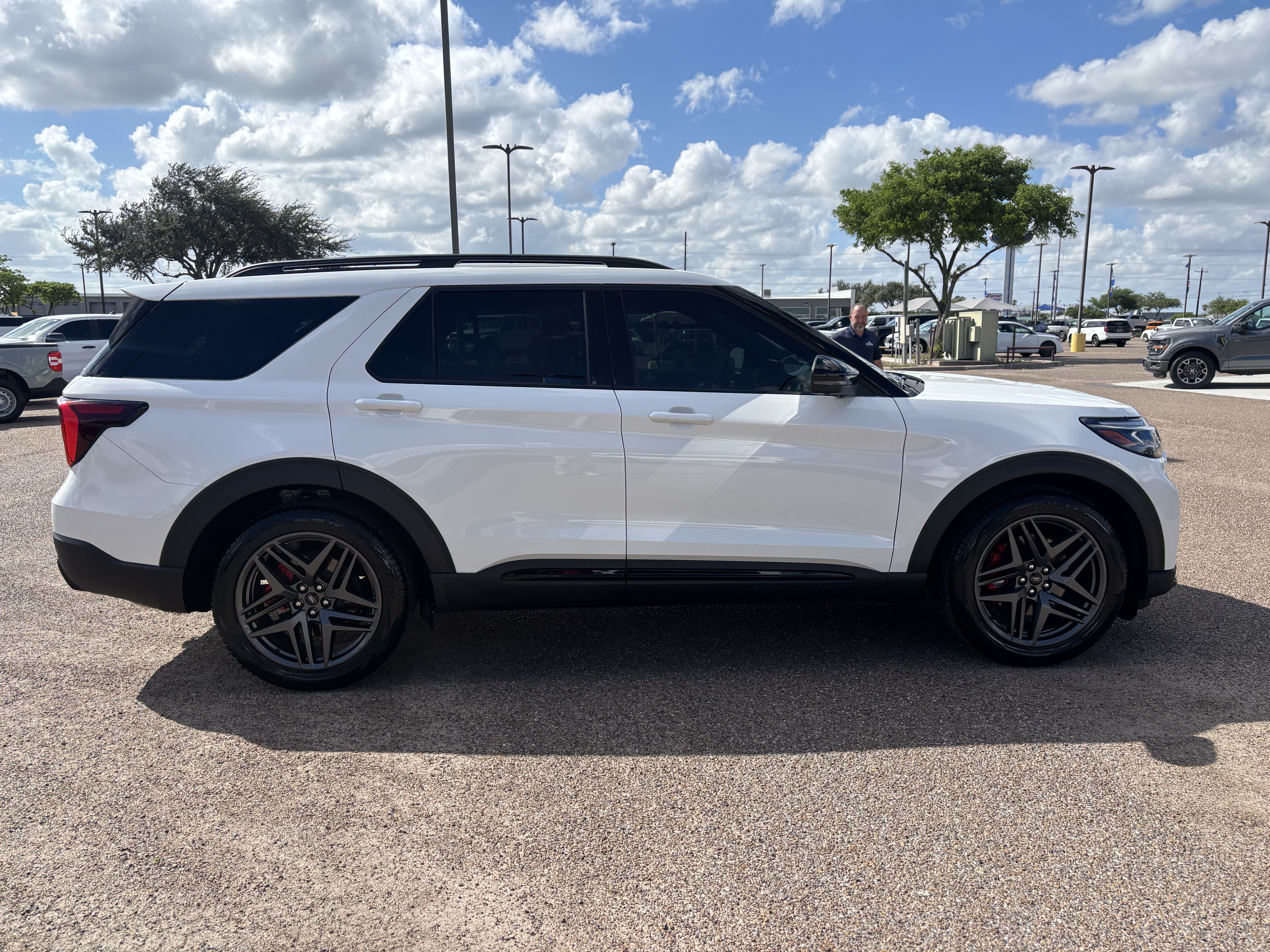 Certified 2026 Ford Explorer ST-Line w/ ST-Line Street Pack RWD image 4