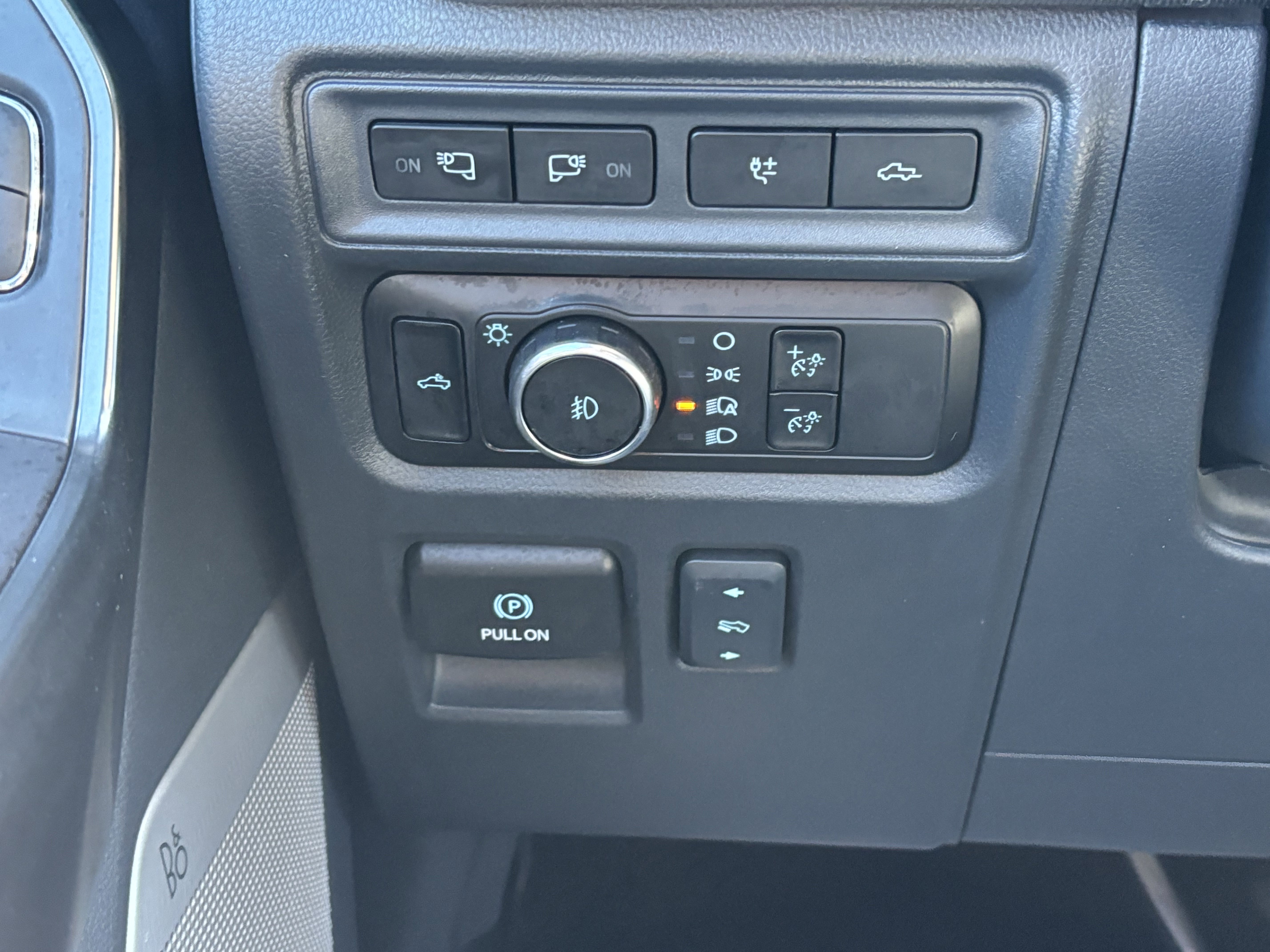 Certified 2024 Ford F150 Platinum w/ FX4 Off-Road Package image 38