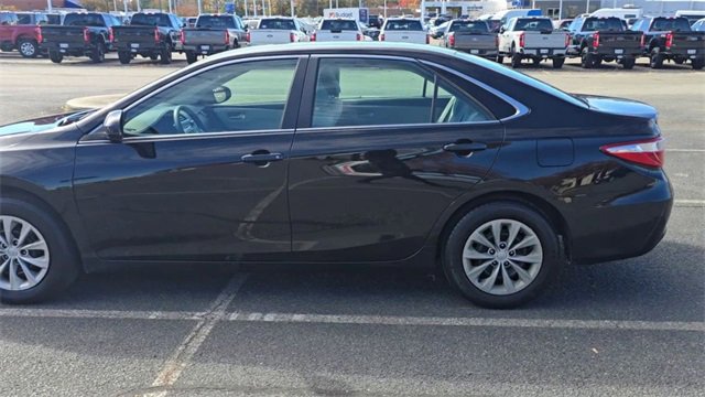 Used 2017 Toyota Camry LE image 6