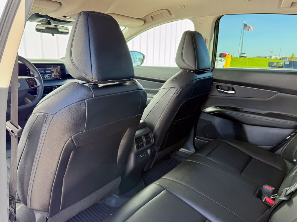 Used 2025 Nissan Murano SV AWD/4WD image 13
