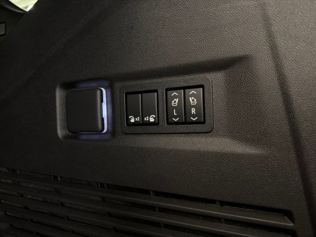 Used 2021 Chevrolet Tahoe Premier AWD/4WD image 36