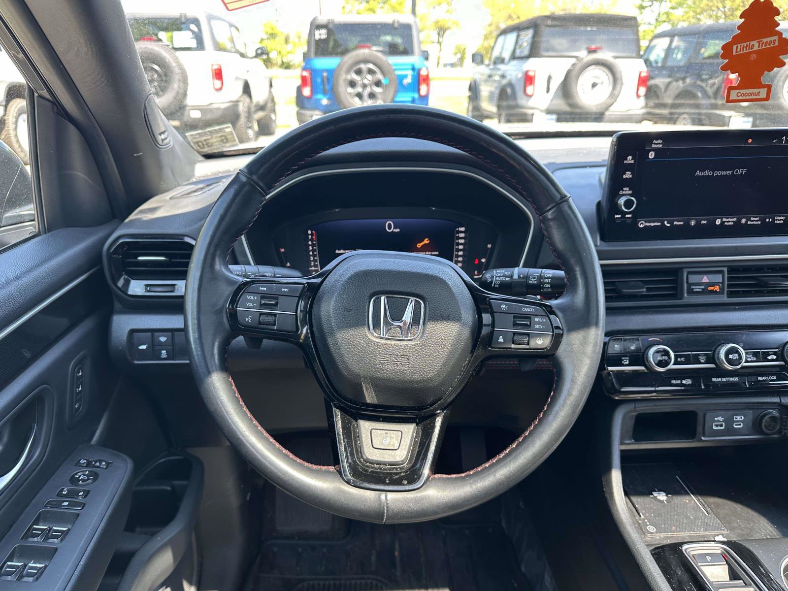 Used 2025 Honda Pilot Black Edition image 12