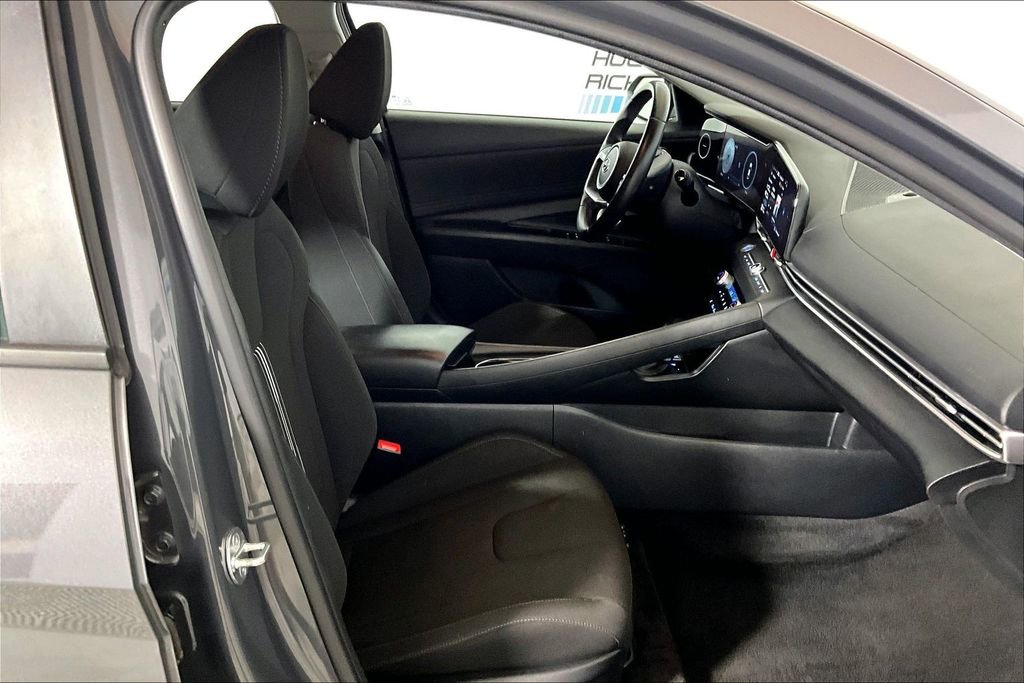 Used 2023 Hyundai Elantra SEL w/ Convenience Package image 6
