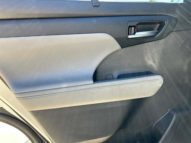Used 2021 Toyota Highlander XLE image 30