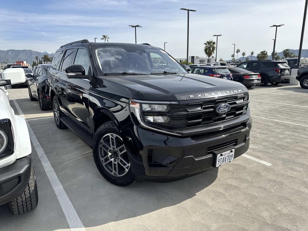 Certified 2025 Ford Expedition Active image 7