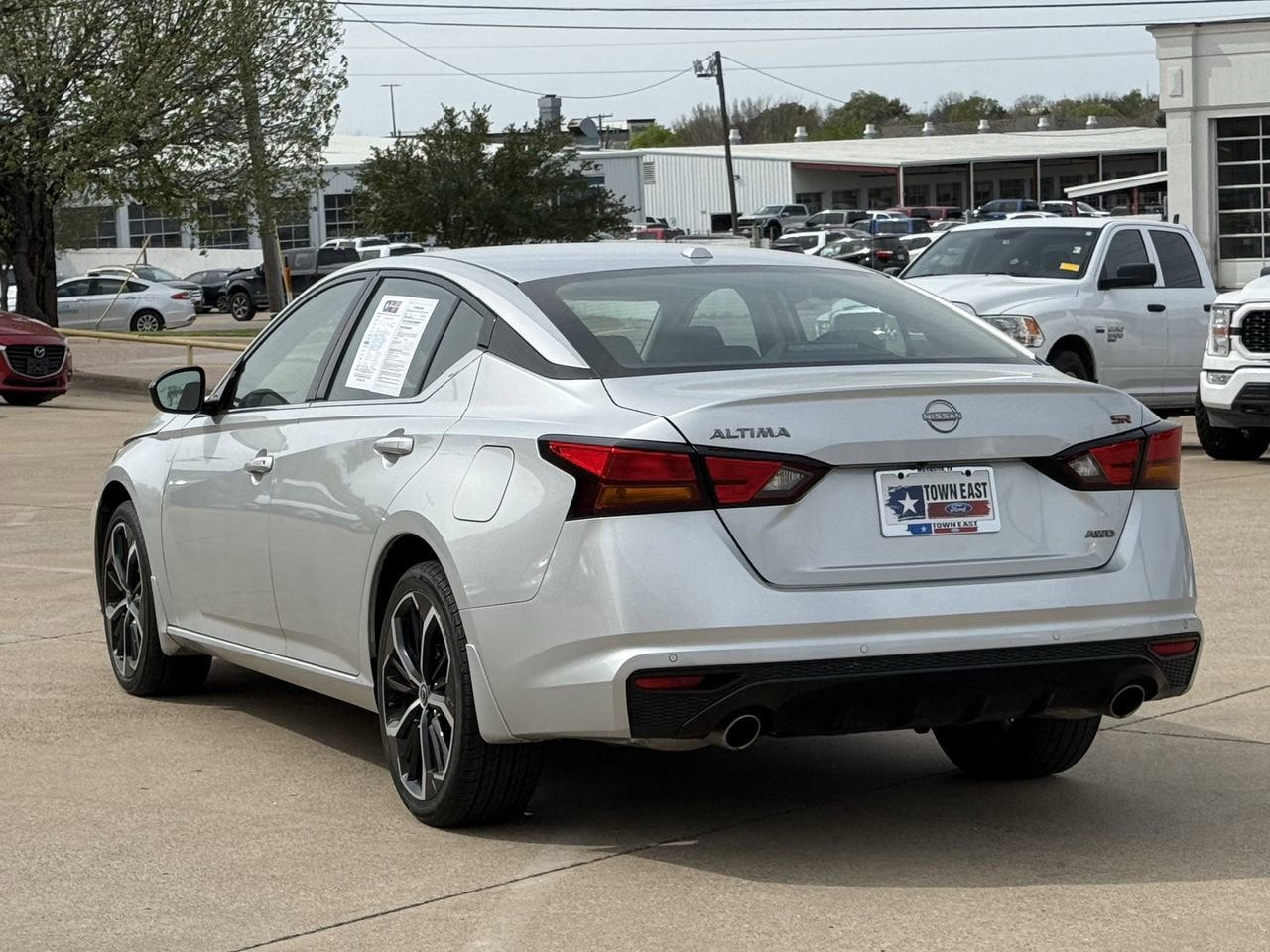 Used 2024 Nissan Altima 2.5 SR w/ SR Premium Package image 4