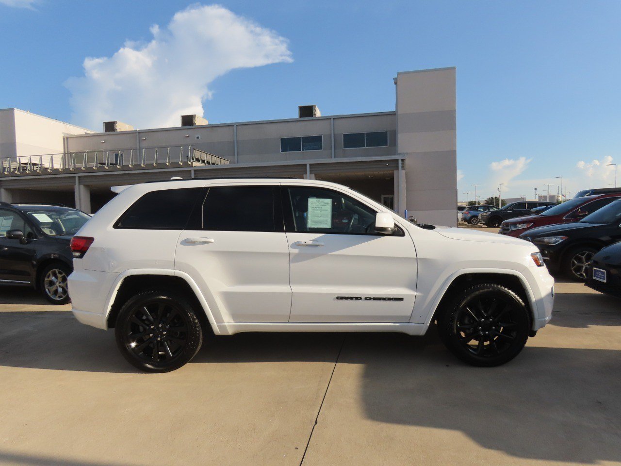 Used 2018 Jeep Grand Cherokee Altitude AWD/4WD image 10