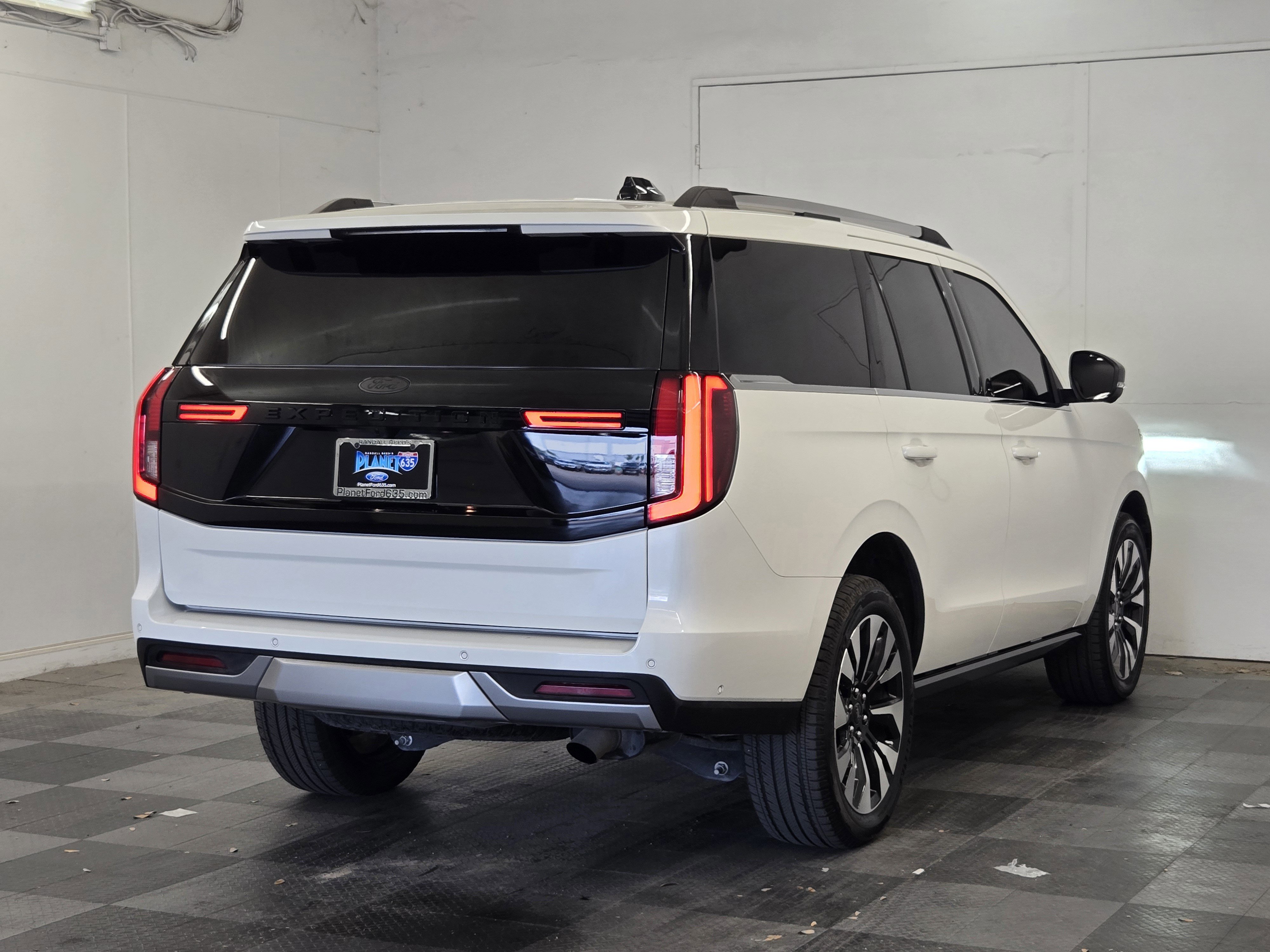 Certified 2025 Ford Expedition Platinum w/ Driver's Package AWD/4WD image 4
