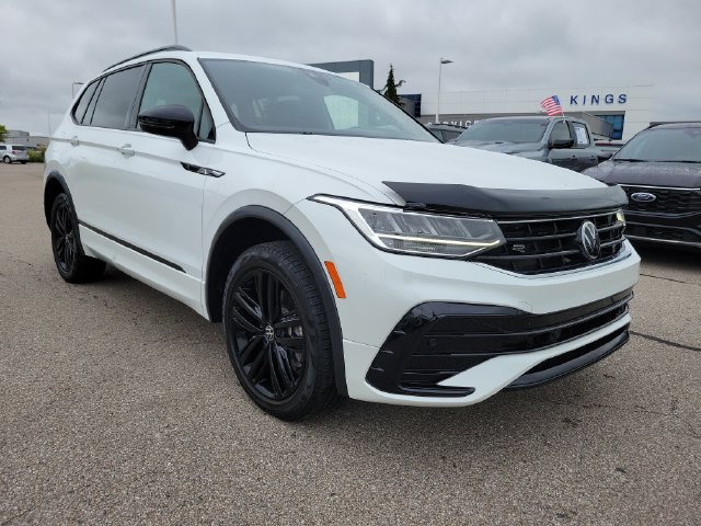 Used 2022 Volkswagen Tiguan SE R-Line AWD/4WD image 7
