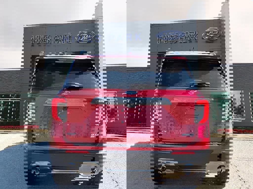 Certified 2022 Ford Explorer XLT w/ Equipment Group 202A image 4