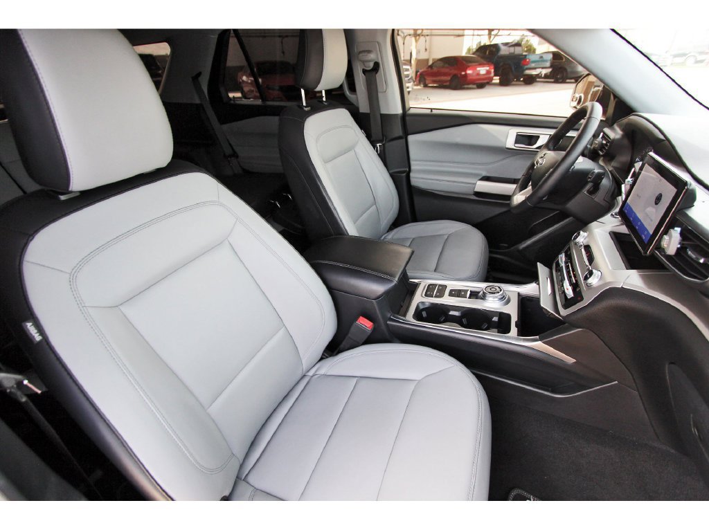 Certified 2021 Ford Explorer XLT w/ Equipment Group 202A RWD image 36