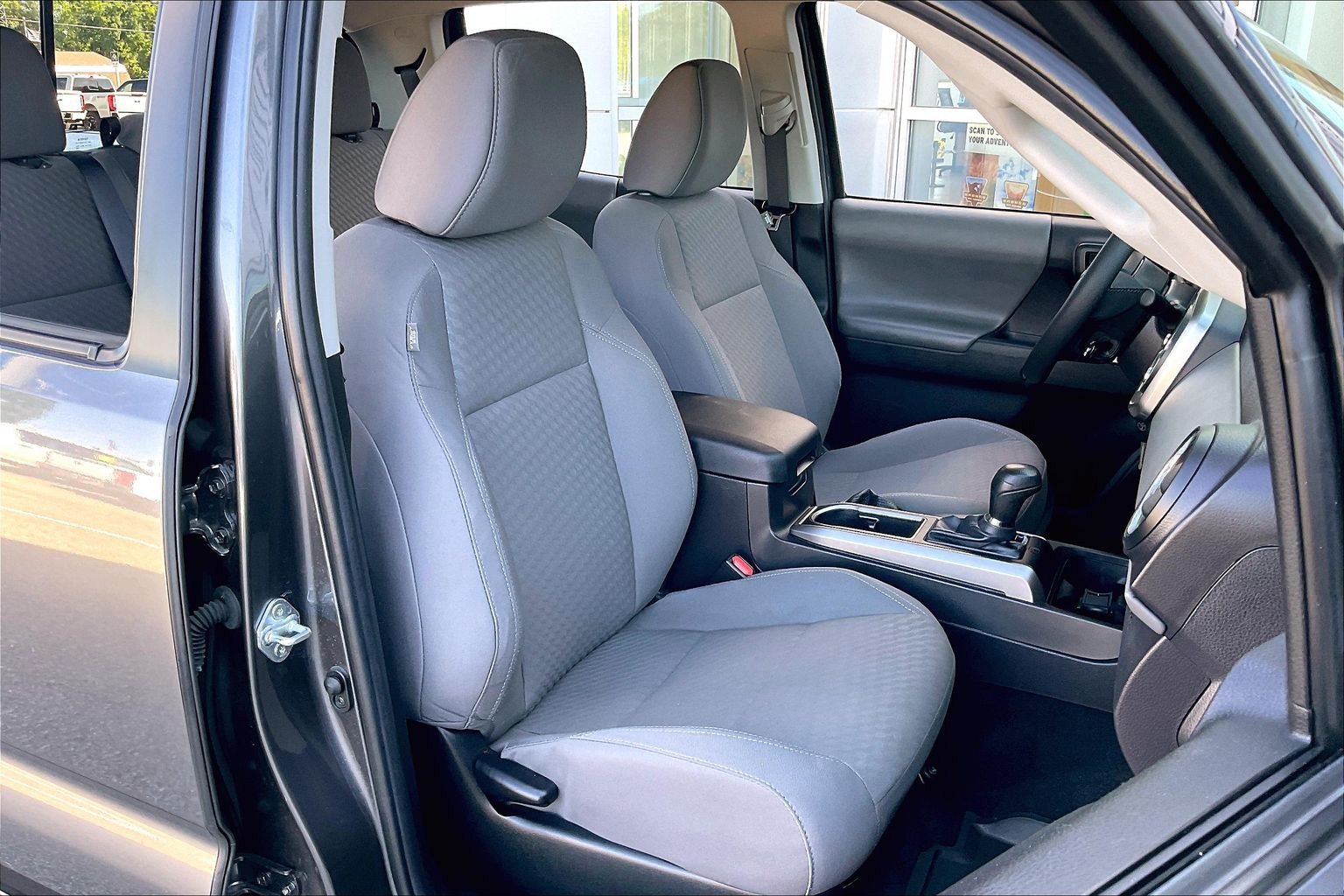 Used 2022 Toyota Tacoma SR5 AWD/4WD image 7