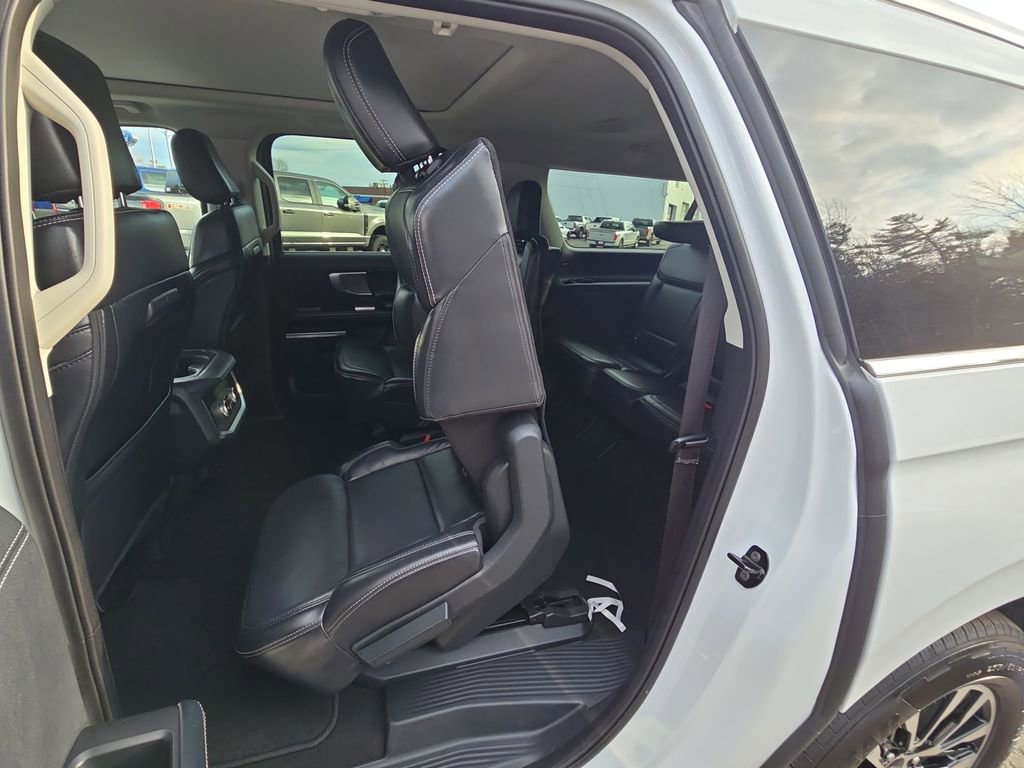 Certified 2025 Ford Expedition Max Platinum AWD/4WD image 4