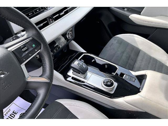 Used 2025 Mitsubishi Outlander SE FWD image 18