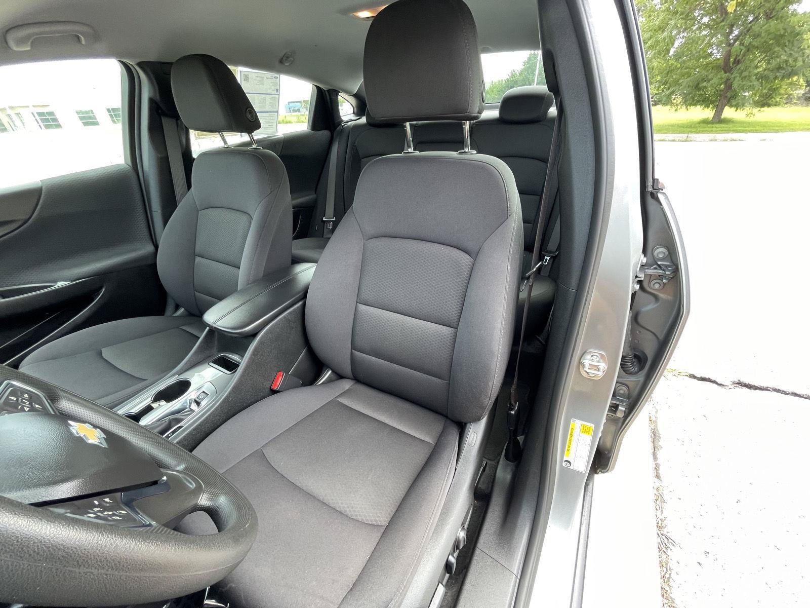 Used 2025 Chevrolet Malibu LT FWD image 18