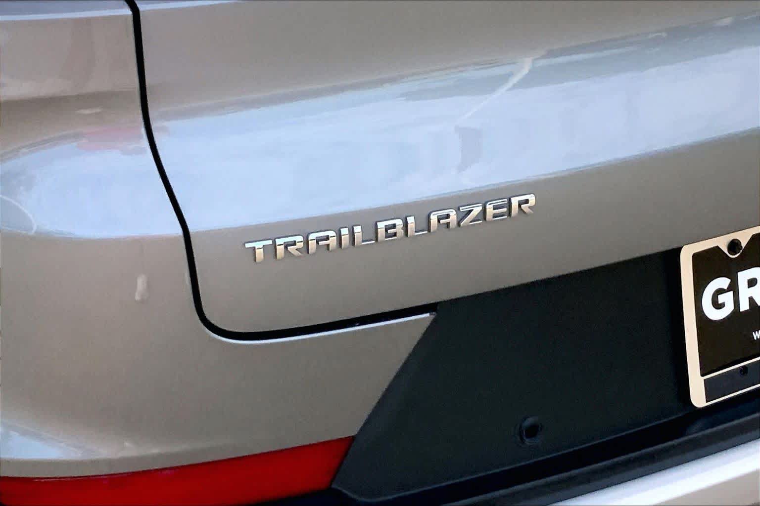 Used 2024 Chevrolet TrailBlazer LT w/ Convenience Package FWD image 10