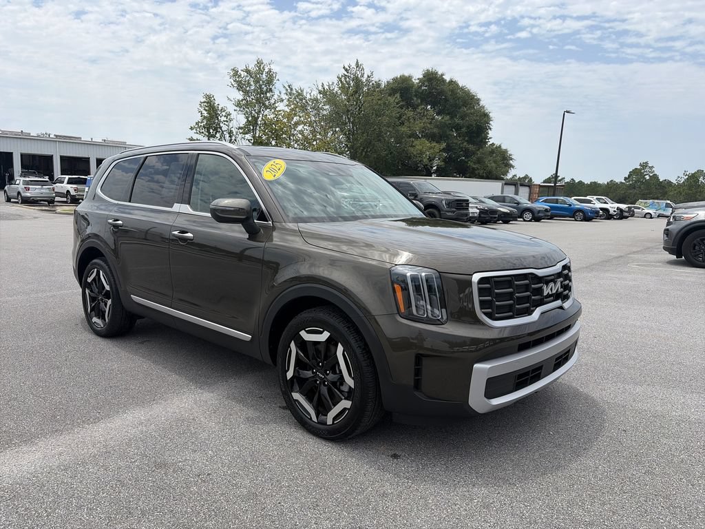 Used 2025 Kia Telluride S FWD image 9