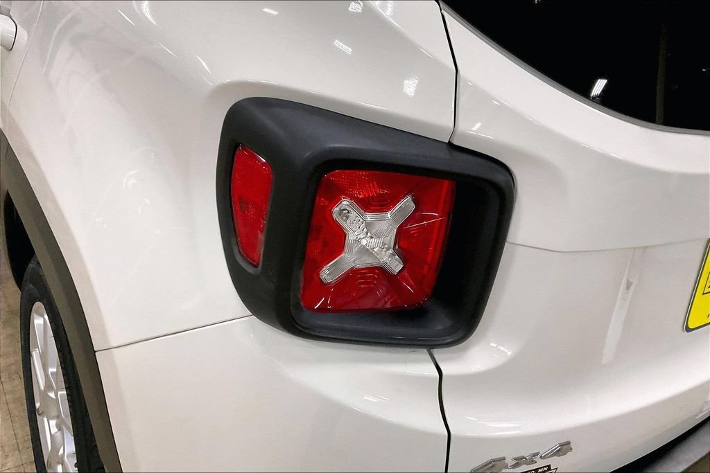 Used 2019 Jeep Renegade Latitude w/ Cold Weather Group AWD/4WD image 27