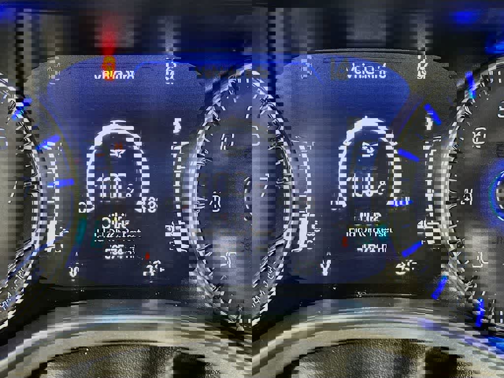 Used 2022 Chrysler Pacifica Limited w/ Uconnect Theater Family Group image 22