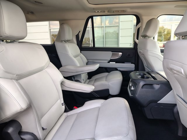 Certified 2025 Ford Expedition Max Platinum w/ Driver's Package AWD/4WD image 17