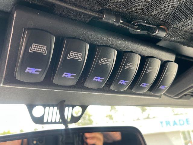 Used 2018 Jeep Wrangler Unlimited Rubicon w/ Connectivity Group AWD/4WD image 15